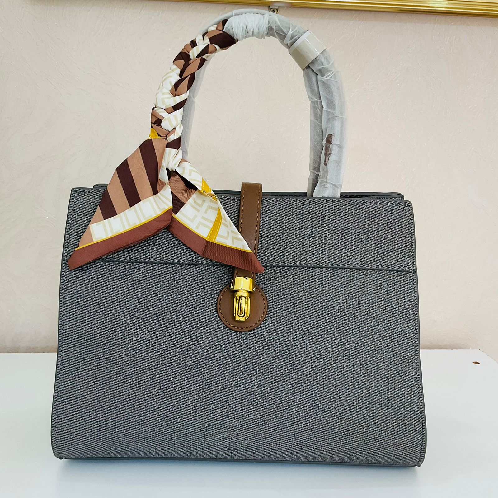 GREY HANDBAG- SCAFLED